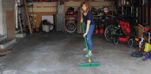 Garage-Floor-Sweeping
